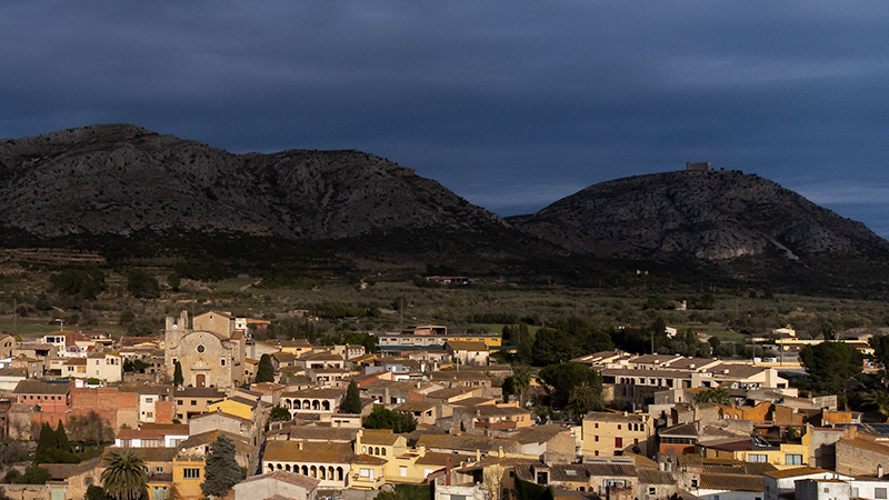 Ullà, Església  de Santa Maria i el Castell de Montgrí