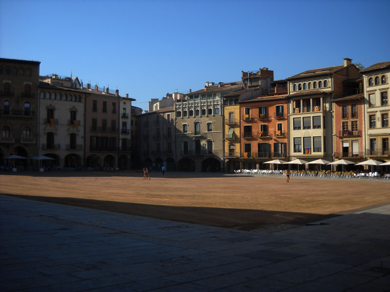 plaça porticada de VIC 3  de 4