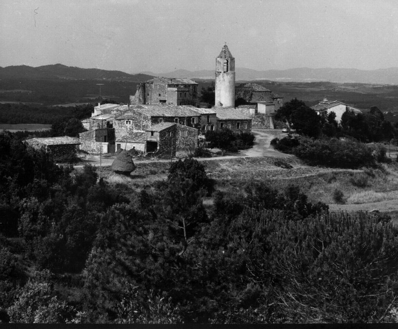 Castell de Brunyola.Poble