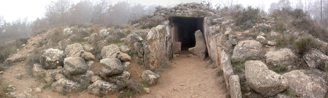 Dolmen de la Vila de la Gola de Bous o de la Torre dels Moros de Llanera 2/4