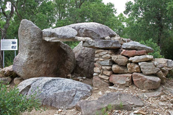 Dolmen Simple de Canadal 2de4