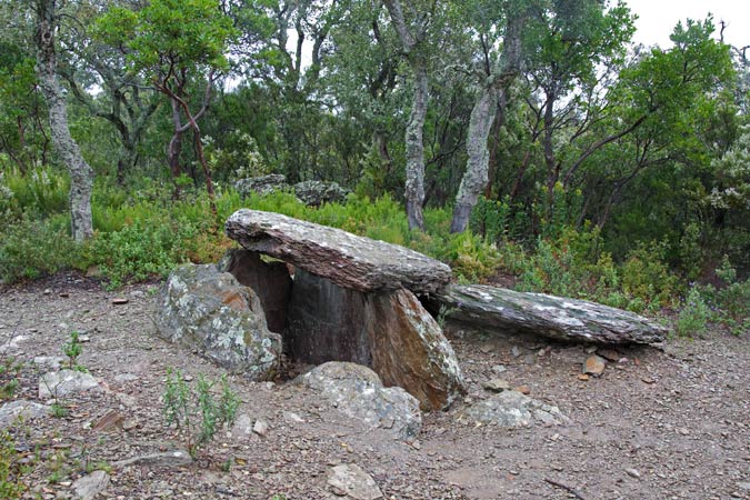 Dolmen dels Tres Caires 2de3