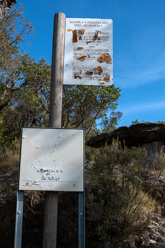 Cartell informatiu d'un dolmen