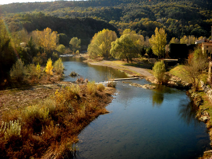 Pont de Besalú, i riu Fluviá 1 de 2