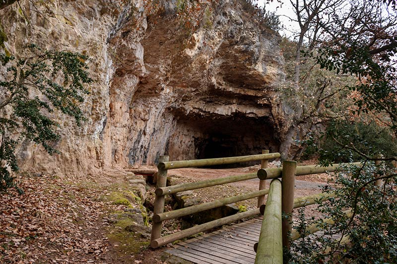 Sortida de l'aigua de la cova