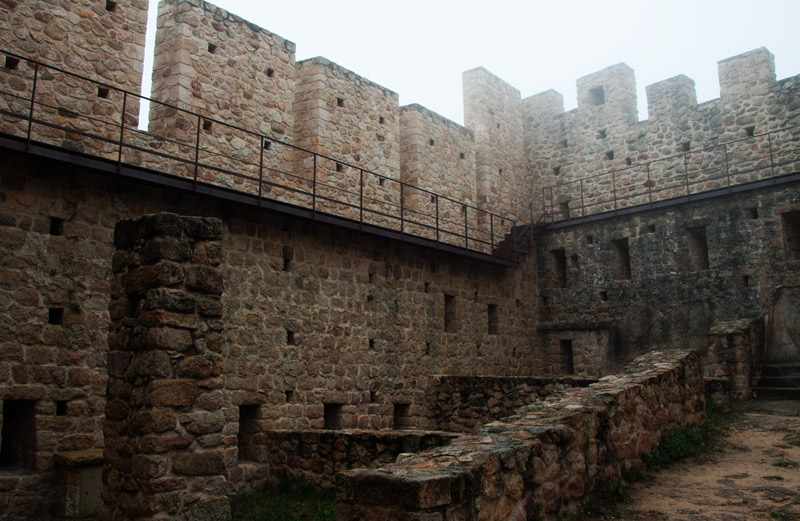 Interior del Castell de Farners