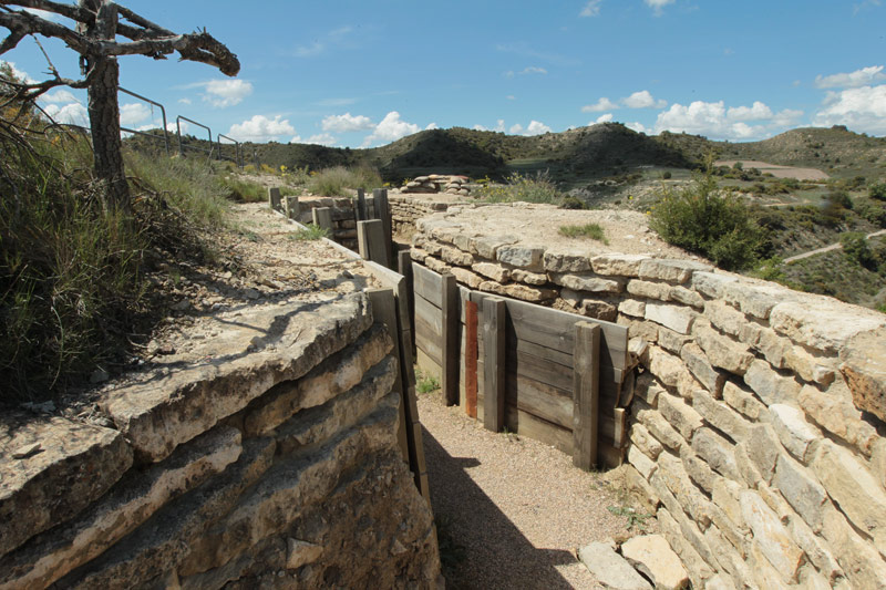 Trinxeres en ziga-zaga. de la Serra d'Alcubierre.  Posició republicana.