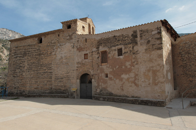 Església de Sant Esteve  d'Alinyà i la rectoria.