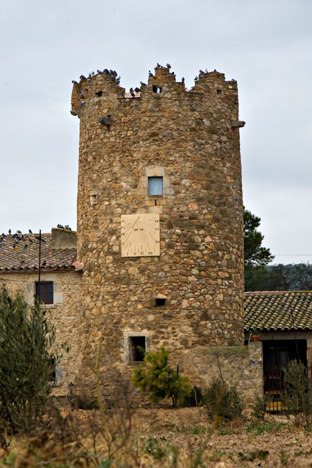 Torre amb rellotge solar