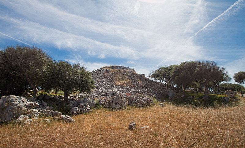 Pel poblat Talaiòtic de Torre d'en Galmés