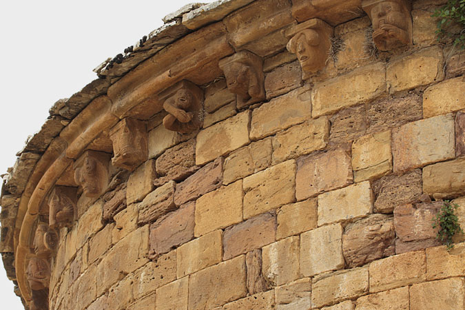 Mensules de l'absis central de l'església de Santa Maria de Covet del s.XII