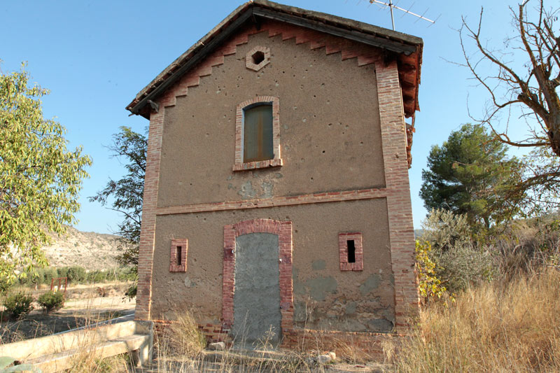 Caseta de guarda amb Impactes de bales, Faió.