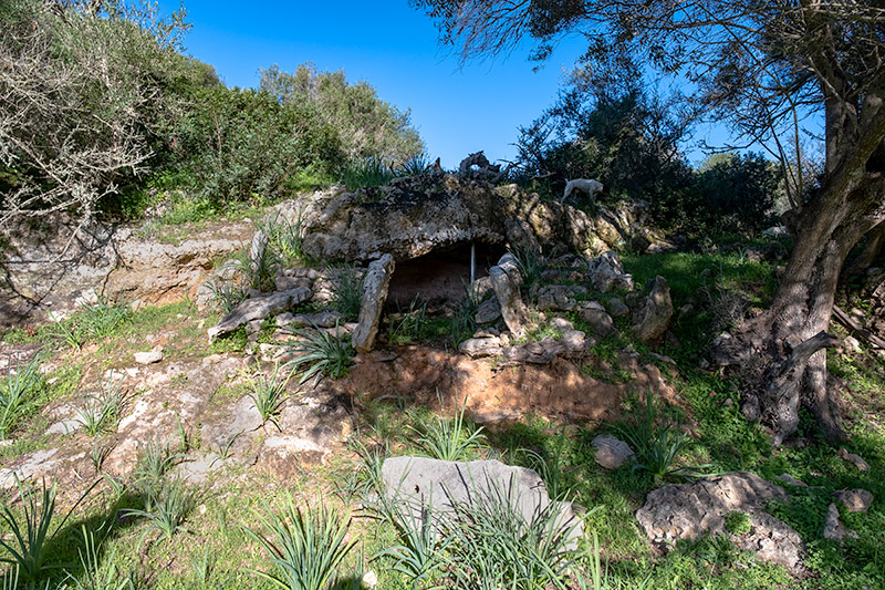 Hipogeus de Biniai Nou. Monument 2