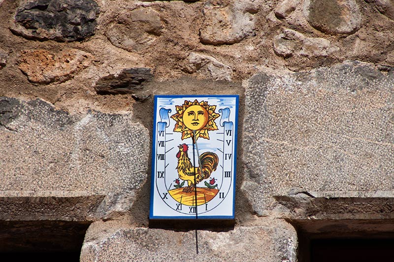 Passejant per Sant Llorenç. Rellotge solar