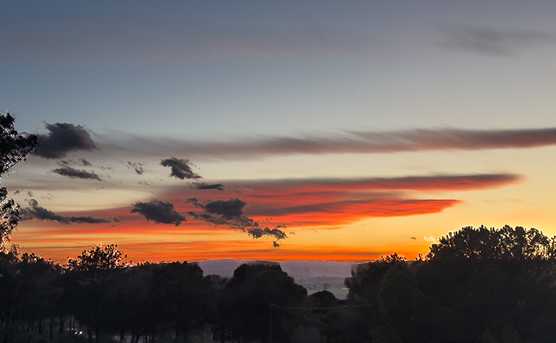 Sol rogent, pluja o vent