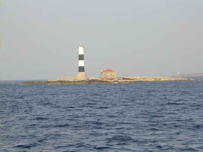 Far des Penjats y lejos Far d'en Pou a s'Espalmador, Formentera.