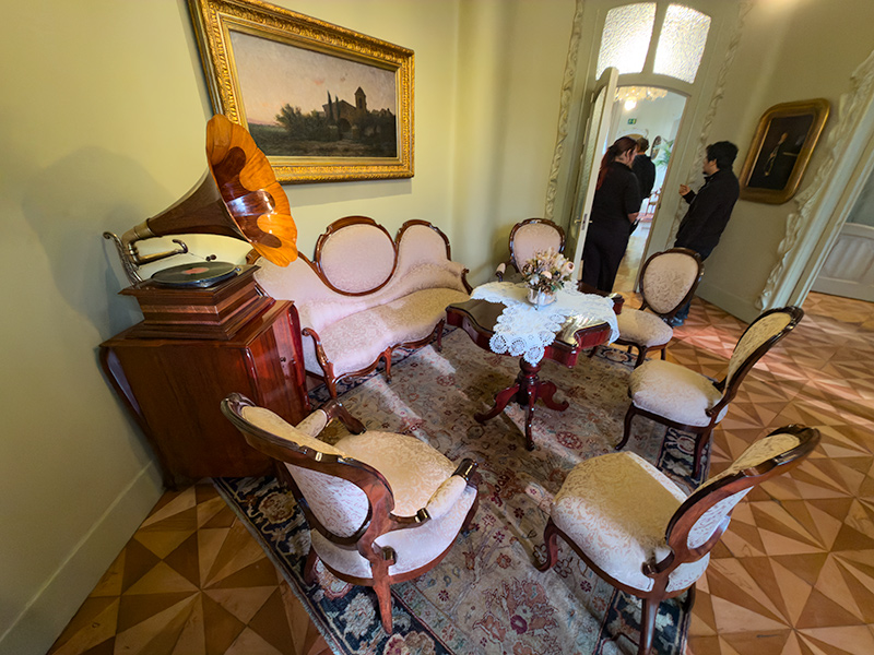 Passejant per "La Pedrera" i/o casa Millà.