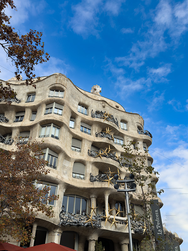 Passejant per "La Pedrera" 23d23.