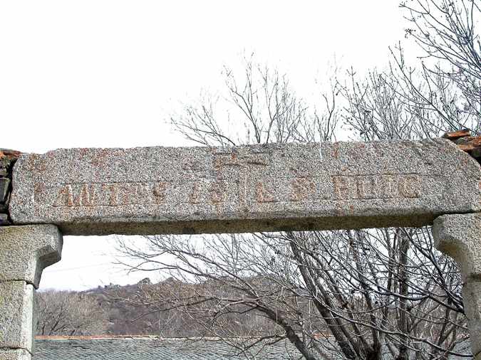 Dintell, linteau a la masia el Salit, La Tour de Querol