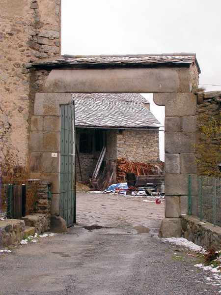 Porta d'entrada, casa ceretana, Egat