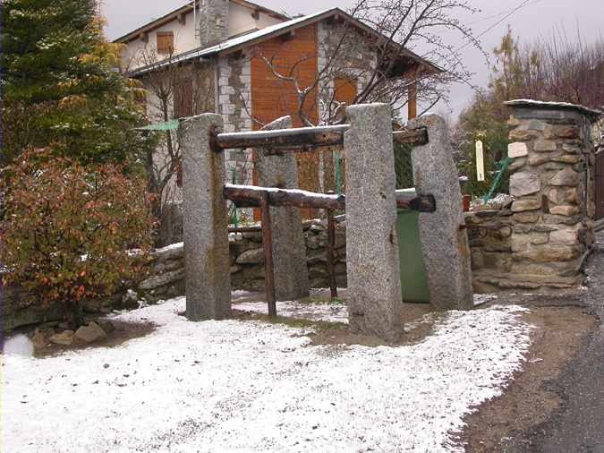 Gàbia de ferrar en granit