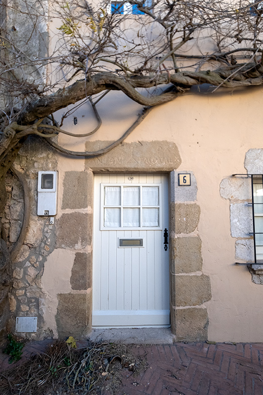 Porta amb llinda