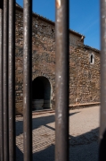 Façana del castell i l'església