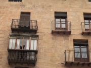 Rellotge de paret, plaça major de Vall de Roures.