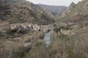 Gerri de la Sal, el Noguera Pallaresa, pont medieval i monestir de Santa Maria.