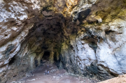 Dins la cova