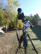 Equipament portàtil per fotografia astronòmica amb càmera i objectiu